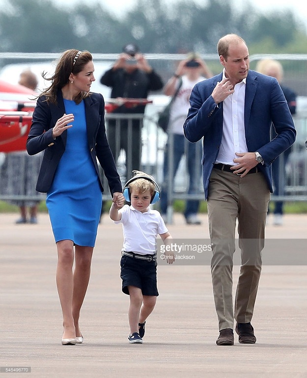 โม้เม้นท์น่ารักของ Duke & Duchess of Cambridge พร้อมด้วย Prince George - Prince George