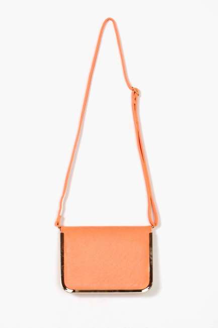 Trẻ trung ngày hè với túi xách rực rỡ từ Nasty Gal