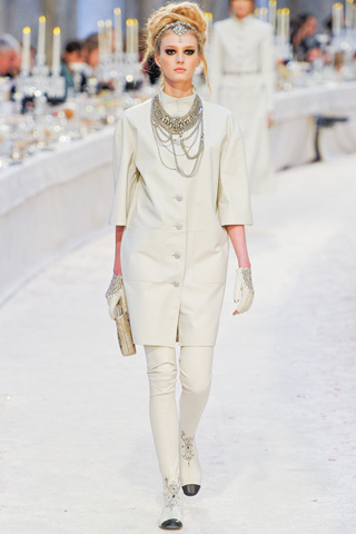 Cảm nhận hơi thở Ấn  Độ trong BST Thu đầy bí ẩn từ Chanel Pre-Fall 2012 - Bộ sưu tập - Chanel