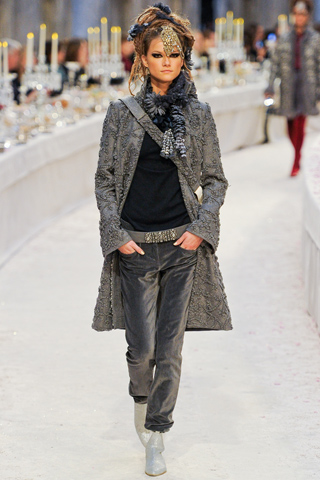 Cảm nhận hơi thở Ấn  Độ trong BST Thu đầy bí ẩn từ Chanel Pre-Fall 2012 - Bộ sưu tập - Chanel