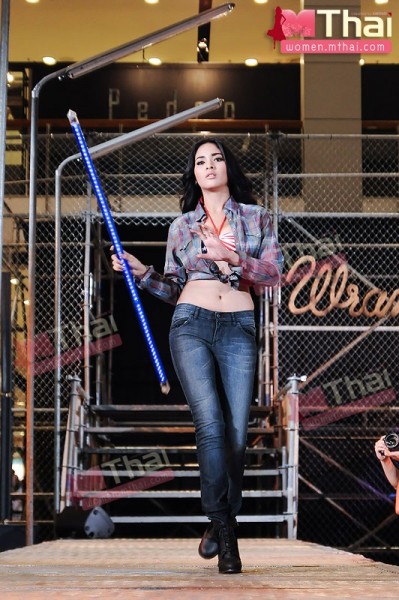 เซอร์ เท่ !! คอลเลคชั่นใหม่ล่าสุด “Boundless Traveller” จาก Wrangler - แฟชั่นโชว์ - ยีนส์ - Wrangler - Boundless Traveller - ปุ๊กลุ๊ก-ฝนทิพย์ - ปู-ไปรยา - เป้-อารักษ์
