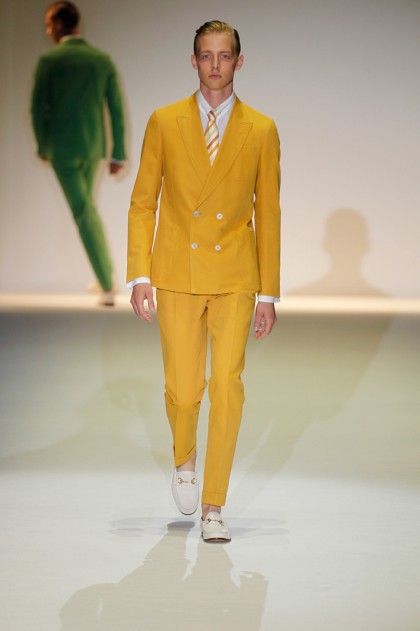 สีสันจัดจ้าน กับแฟชั่นสุภาพบุรุษ Gucci  จัดเต็มสู้ร้อนซะ!! - แฟชั่นคุณผู้ชาย - สุภาพบุรุษ Gucci - True Color - กุชชี่ - เสื้อผ้าหน้าร้อน - การแต่งตัว