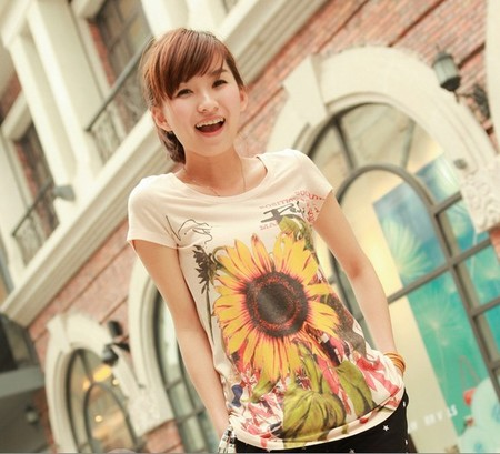 เรียบง่าย แฟชั่นเสื้อยืด ใส่สบายๆ แม้ยามฝนตก - การแต่งตัว - แบบเสื้อยืด - แฟชั่นเสื้อยืด - เสื้อยืดใส่สบาย - แบบเสื้อยืดลายน่ารัก - แต่งตัวสไตล์เสื้อยืด
