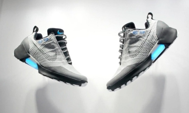 รองเท้าสุดล้ำจาก Nike HyperAdapt 1.0 - แฟชั่น - เทรนด์แฟชั่น - nike - Nike HyperAdapt 1.0 - ดีไซเนอร์ - คอลเลคชั่น - รองเท้า - nike - สไตล์ - แบบรองเท้า - ชุดกีฬา