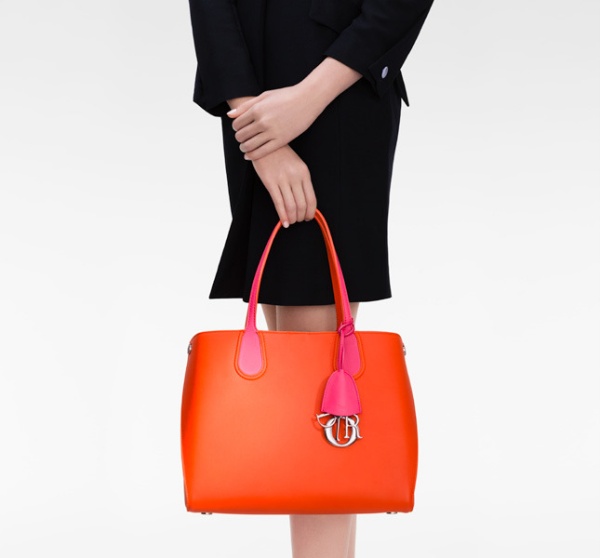 Dòng túi xách Dior Addict Shopping Tote đầy sắc màu xinh đẹp - Nhà thiết kế - Bộ sưu tập - Phụ kiện - Túi xách - Dior Addict