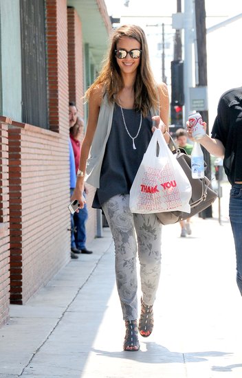 Điểm mặt phong cách xuống phố cực chất của Jessica Alba - Thời trang nữ - Tư vấn - Người mẫu - Thời trang - Jessica Alba - Phong Cách Sao - Xuống phố
