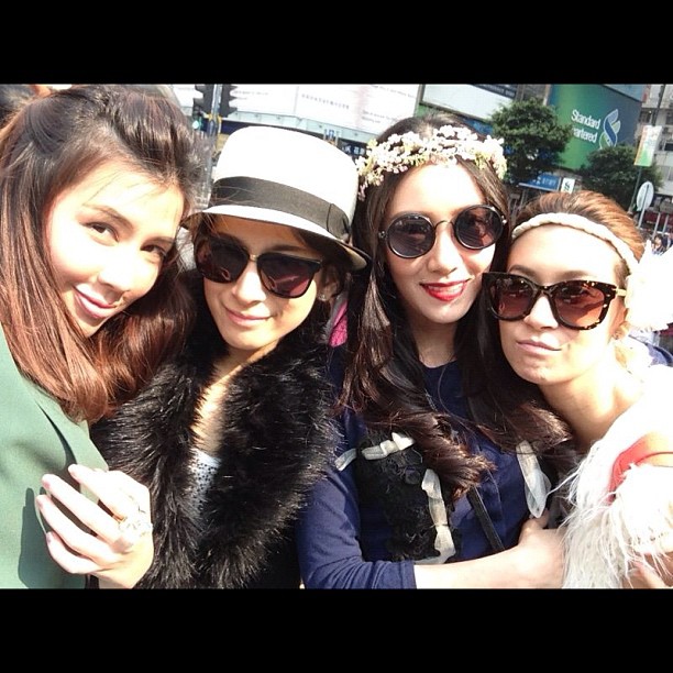 ท่องราตรีเบา ๆ ลั้ลลา ที่ฮ่องกง ของเอมี่-นุ่นและพองเพื่อน