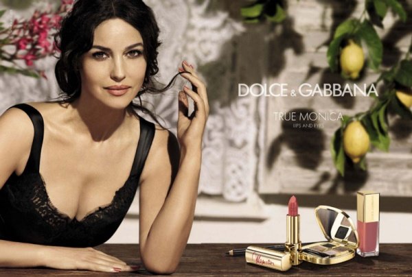 Monica Bellucci a Dolce & Gabbana legújabb smink kollekciójának kampányfotóin