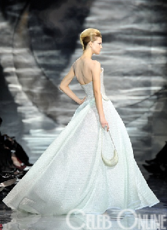 แฟชั่นโชว์หรูเริ่ด!! จาก Paris Haute Couture 2010 - แฟชั่น - แฟชั่นคุณผู้หญิง - แฟชั่นโชว์