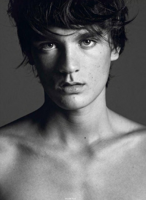 Alain Fabien Delon chụp ảnh với đôi mắt buồn miên man trên tạp chí Vogue Hommes - Alain Fabien Delon - Vogue Hommes - Phong Cách Sao - Thời trang - Hình ảnh - Thư viện ảnh