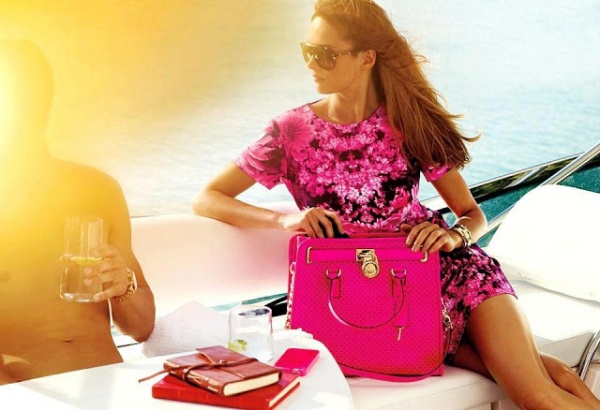 Sành điệu cùng chiếc túi Hamilton của Michael Kors - Michael Kors - Phụ kiện - Túi xách - Thời trang nữ