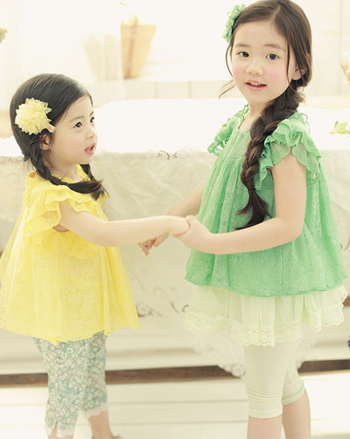 น่ารักเว่อร์! กับแฟชั่นเด็ก สีสันสดใสของเจ้าตัวเล็กที่เห็นแล้วต้องยิ้ม! - แฟชั่นคุณหนู - เสื้อผ้าเด็ก - แบบชุดเด็กผู้หญิง - การแต่งตัวเด็ก - คอลเลคชั่นเสื้อผ้า