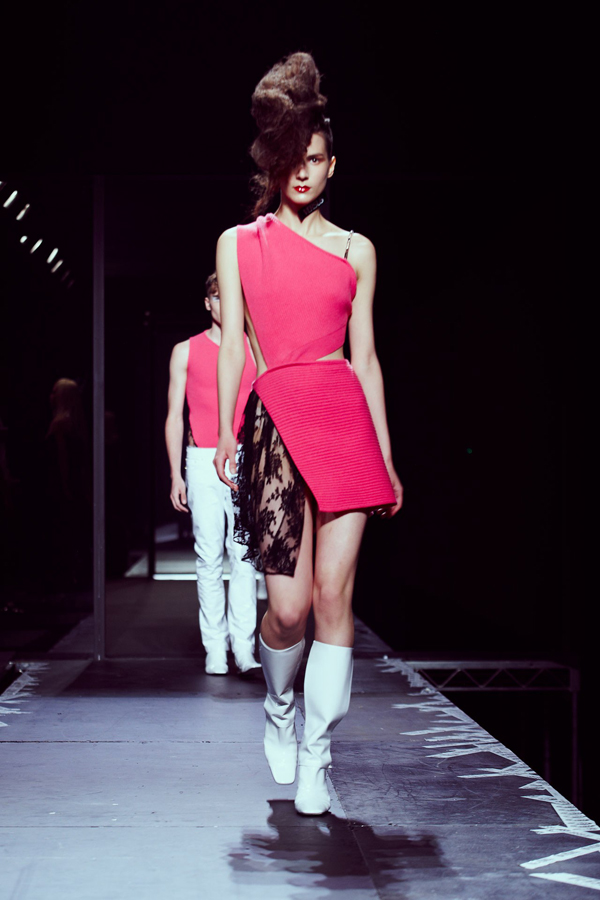 Versus và NTK JW Anderson ra mắt BST cá tính dành cho bạn trẻ - JW Anderson - Versus - Bộ sưu tập - Nhà thiết kế - Thời trang - Thời trang nữ - Thời trang nam