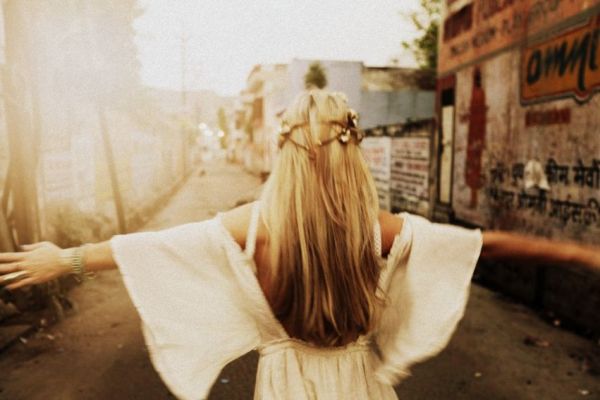 Ulrikke Lund hoang dã cùng chú voi Rupa ở Ấn Độ - Ulrikke Lund - Thời trang nữ - Người mẫu - Tư vấn - Hình ảnh