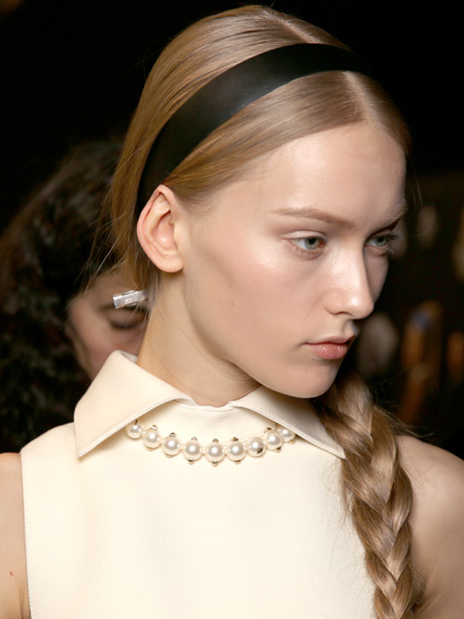 โชว์ของ Valentino Fall 2013 - แฟชั่น - แต่งหน้า - แฟชั่นคุณผู้หญิง - แฟชั่นดารา - เคล็ดลับ - เทรนด์ใหม่ - อินเทรนด์ - ความงาม - นางแบบ - ทรงผม - Celeb Style - แฟชั่นวัยรุ่น - แฟชั่นโชว์
