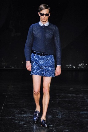 อุ้ย..ตาย ว๊ายกรี๊ด!! ผู้ชายก็ใส่ Mini Shorts!! - Raf Simons - Mugler - Lanvin - Hardy Amies - แฟชั่นคุณผู้ชาย