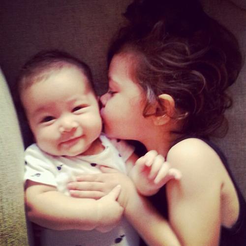 น่ารัก!! น้องเอเดน น้องเลล่า ลูกๆ สุดเลิฟของซินดี้ สิรินยา