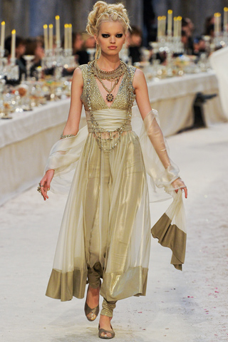 Cảm nhận hơi thở Ấn  Độ trong BST Thu đầy bí ẩn từ Chanel Pre-Fall 2012 - Bộ sưu tập - Chanel