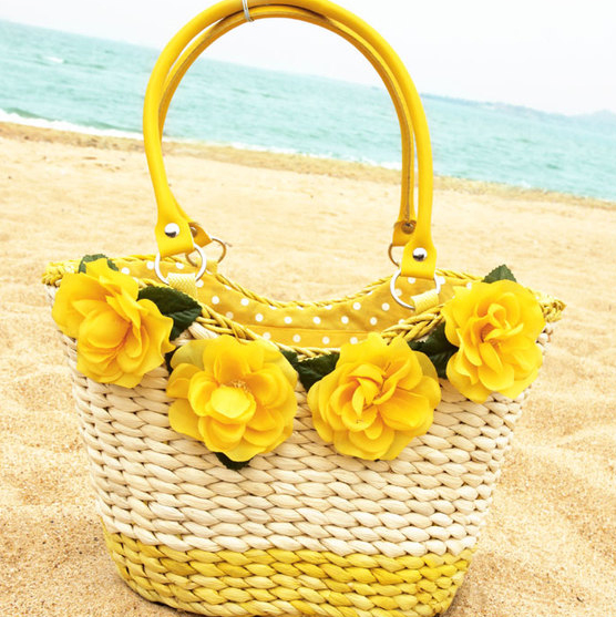 แฟชั่นกระเป๋าประดับดอกไม้ สีสันสดใส สวยน่ารัก รับซัมเมอร์ !! - แบบกระเป๋า - แฟชั่นกระเป๋า - กระเป๋าเดินชายทะเล - กระเป๋าประดับดอกไม้