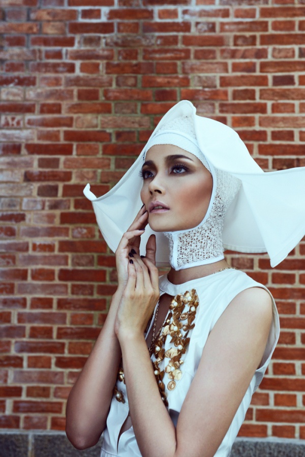 "Nữ Tu" Hoàng Oanh Quyến Rũ Trên Tạp Chí  Superior - Tạp chí Superior - Hoàng Oanh - Elena Kuznetsova - Hình ảnh
