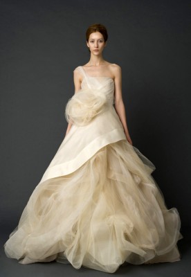 Being innocent in Vera Wang Bridal Collection Spring 2012 - Wedding Gown