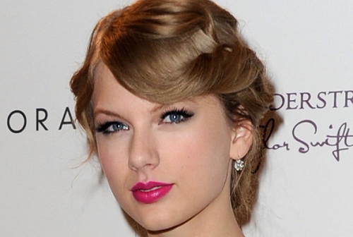 The Hottest Hot Pink Lips - เครื่องสำอาง - ลิปสติก - Celeb Style