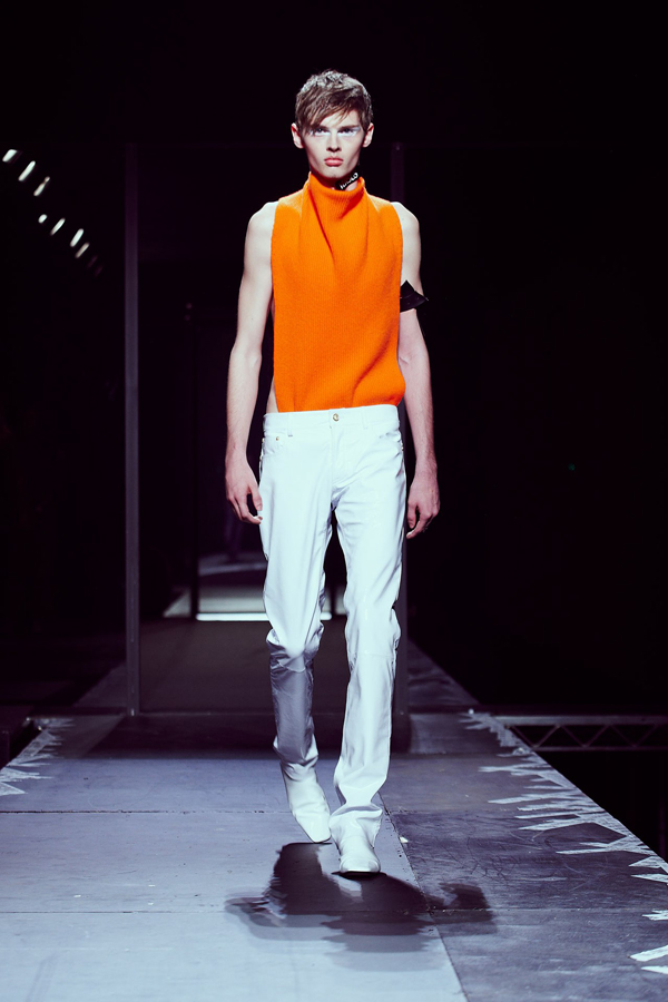 Versus và NTK JW Anderson ra mắt BST cá tính dành cho bạn trẻ - JW Anderson - Versus - Bộ sưu tập - Nhà thiết kế - Thời trang - Thời trang nữ - Thời trang nam