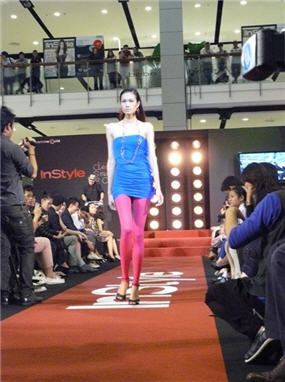 นิตยสารอินสไตล์ ชวนคุณเปิดโลกแห่งแฟชั่น - นิตยสาร - InStyle - วิว วรรณรถ - ก้อย รัชวิน - นุช นีรนาถ - แฟชั่นโชว์
