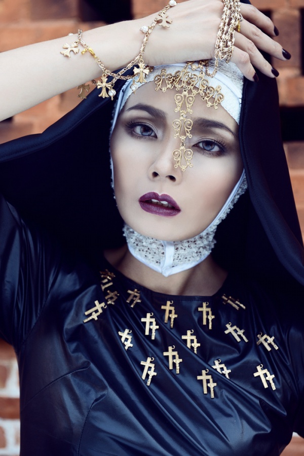 "Nữ Tu" Hoàng Oanh Quyến Rũ Trên Tạp Chí  Superior - Tạp chí Superior - Hoàng Oanh - Elena Kuznetsova - Hình ảnh