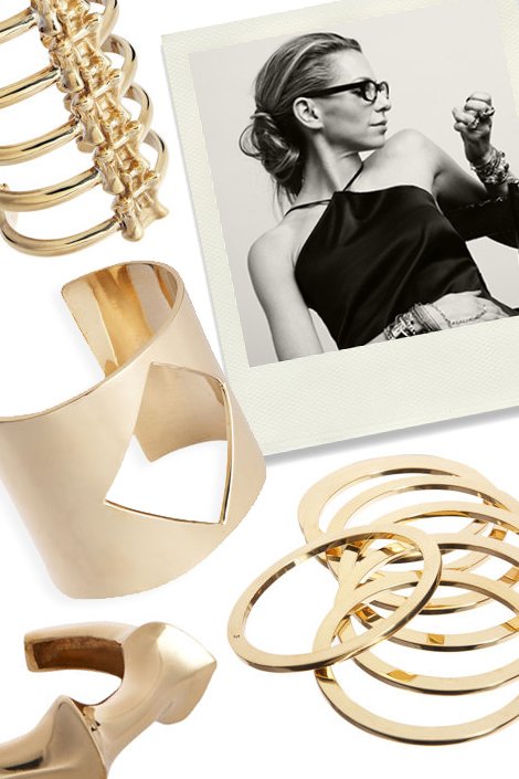 Gold, gold and some more gold: Distinctive accessories for stylish ladies