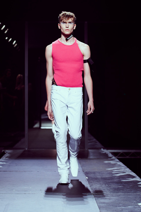 Versus và NTK JW Anderson ra mắt BST cá tính dành cho bạn trẻ - JW Anderson - Versus - Bộ sưu tập - Nhà thiết kế - Thời trang - Thời trang nữ - Thời trang nam