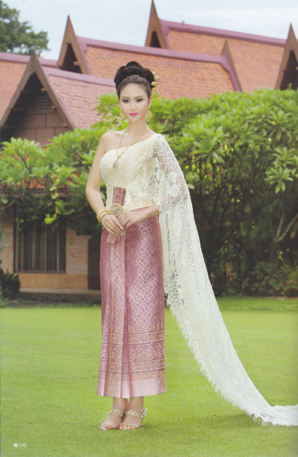 สุดสวยกับชุดแต่งงานแบบไทยประยุกต์ - แฟชั่นแต่งงาน