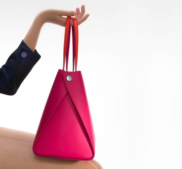 Dòng túi xách Dior Addict Shopping Tote đầy sắc màu xinh đẹp