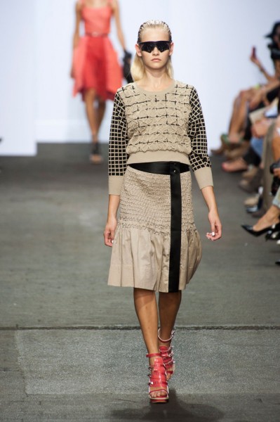 เบรกความสดจากสีนีออน ด้วย แฟชั่นสตรีทแวร์ Rag & Bone - แฟชั่นโชว์ - เบรกสีนีออน - แฟชั่นสตรีทแวร์ - Rag & Bone - มิกซ์ แอนด์ แมทช์ - ดีไซเนอร์