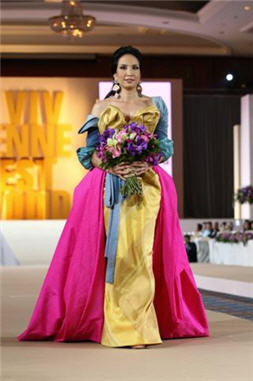 งานราตรีเฉลิมพระเกียรติ “Glory of Silk-Flower of Love” - งานราตรี - เฉลิมพระเกียรติ - วิเวียน เวสต์วูด - Vivienne Westwood - แฟชั่นโชว์