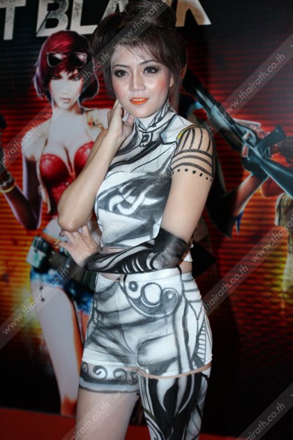 เปิดตัว THE GAMES XPO 2012  กับโชว์ Body paint .....