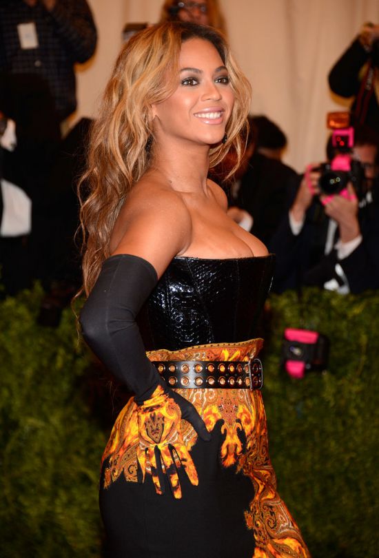 ลุคบิวตี้ Beyonce ประจำปี 2013 - แฟชั่น - เทรนด์ใหม่ - แฟชั่นคุณผู้หญิง - อินเทรนด์ - ความงาม - แฟชั่นดารา - Celeb Style - แฟชั่นวัยรุ่น - นางแบบ - แฟชั่นแต่งงาน - แฟชั่นเสื้อผ้า - ดีไซเนอร์ - ชุดชั้นใน - รองเท้า - แต่งหน้า