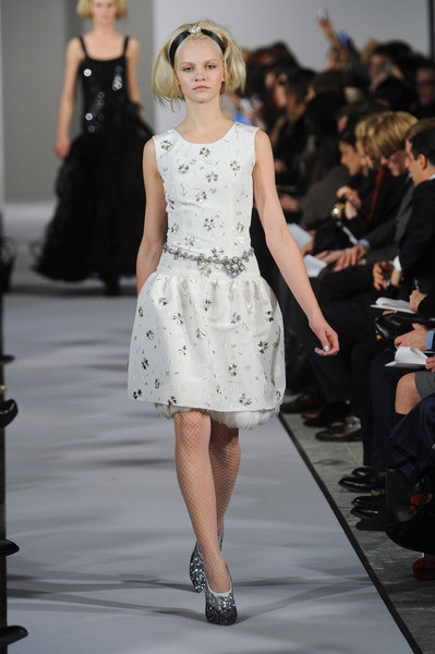 งามสง่าหรูหรากับ Oscar de la Renta Fall 2012 - Oscar de la Renta - แฟชั่นคุณผู้หญิง - แฟชั่นโชว์
