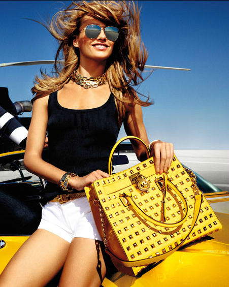 Sành điệu cùng chiếc túi Hamilton của Michael Kors - Michael Kors - Phụ kiện - Túi xách - Thời trang nữ