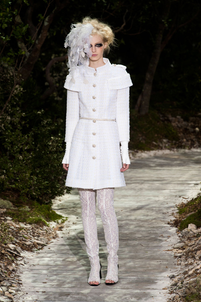 จากรันเวย์แฟชั่นโชว์สุดจี๊ดของ Chanel - แฟชั่น - แต่งหน้า - แฟชั่นคุณผู้หญิง - แฟชั่นดารา - เคล็ดลับ - ทรงผม - เทรนด์ใหม่ - อินเทรนด์ - ความงาม - Celeb Style