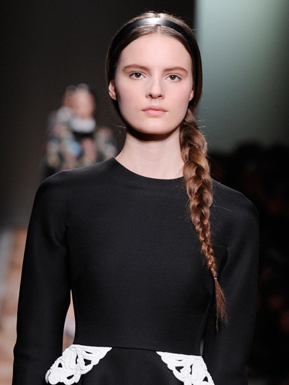 โชว์ของ Valentino Fall 2013 - แฟชั่น - แต่งหน้า - แฟชั่นคุณผู้หญิง - แฟชั่นดารา - เคล็ดลับ - เทรนด์ใหม่ - อินเทรนด์ - ความงาม - นางแบบ - ทรงผม - Celeb Style - แฟชั่นวัยรุ่น - แฟชั่นโชว์