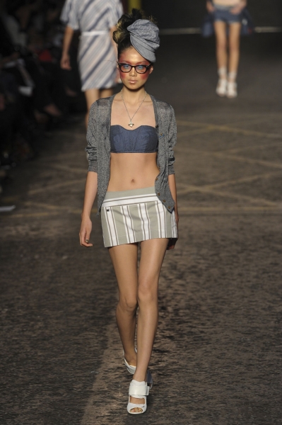 Vivienne Westwood โชว์ความน้อยใน London Fashion Week  2012 - Vivienne Westwood - London Fashion Week - แฟชั่นคุณผู้หญิง - แฟชั่นโชว์