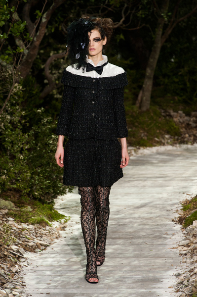 จากรันเวย์แฟชั่นโชว์สุดจี๊ดของ Chanel - แฟชั่น - แต่งหน้า - แฟชั่นคุณผู้หญิง - แฟชั่นดารา - เคล็ดลับ - ทรงผม - เทรนด์ใหม่ - อินเทรนด์ - ความงาม - Celeb Style