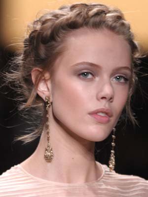 5 Makeup Trends for Spring 2012