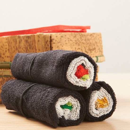 น่ากินจัง! ญี่ปุ่นผลิตผ้าขนหนู เลียนแบบข้าวห่อสาหร่าย - แฟชั่น - เทรนด์ใหม่ - เทรนด์แฟชั่น - ผ้าขนหนู
