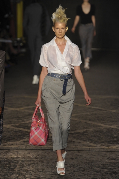 Vivienne Westwood โชว์ความน้อยใน London Fashion Week  2012 - Vivienne Westwood - London Fashion Week - แฟชั่นคุณผู้หญิง - แฟชั่นโชว์
