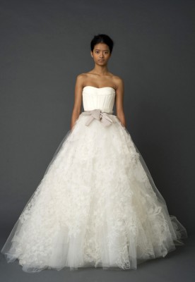 Being innocent in Vera Wang Bridal Collection Spring 2012 - Wedding Gown