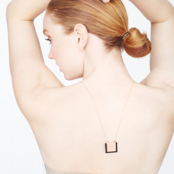 Lily Cole ra mắt BST trang sức cao su đầy ý nghĩa. - Bộ sưu tập - Trang sức - Tin thời trang - Lily Cole