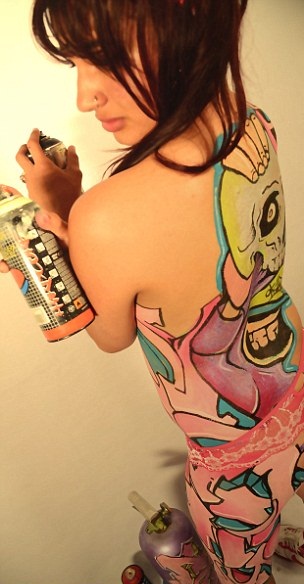 New Body Paint Art - Beautiful Graffiti On Girls - Body Paint - Graffiti On Girls - Trends - Fashion News - Photo
