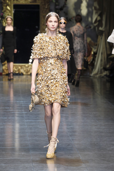 หรูหรา สะท้อนอารมณ์ความเป็นหญิงกับแฟชั่นเสื้อผ้า ของ Dolce & Gabbana - Dolce & Gabbana - คอลเลคชั่นล่าสุด - แฟชั่นเสื้อผ้า - แบรนด์เนม - ซีทรู ผ้าลูกไม้ - เสื้อผ้าผู้หญิง - แฟชั่นโชว์